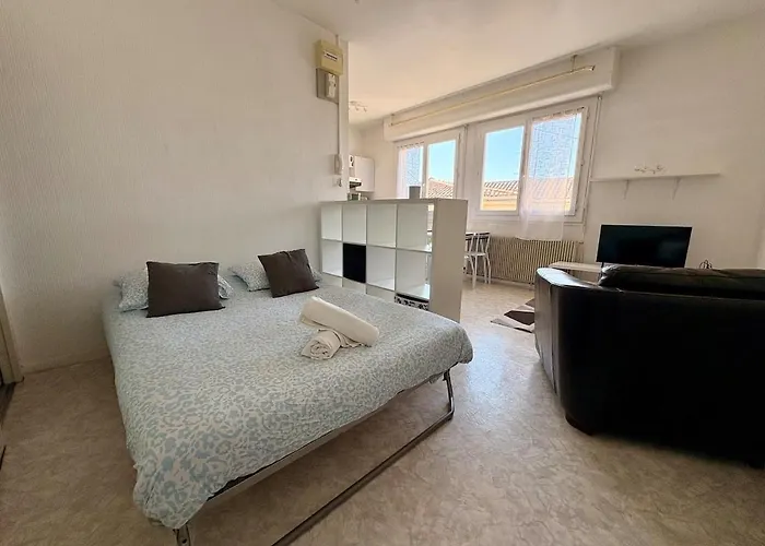 Carnot - 1 Canape Lit 1 Salle De Bain *